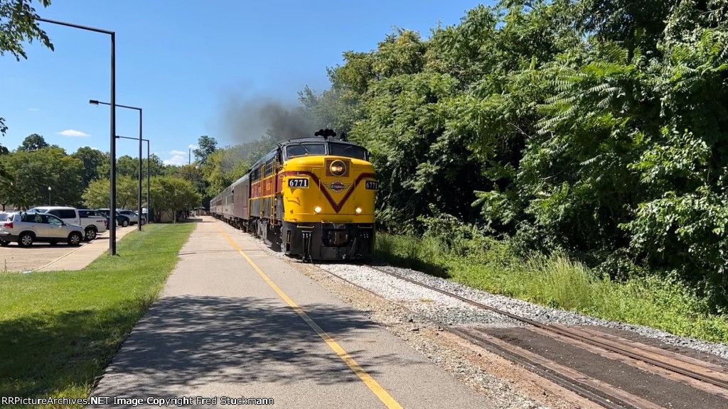 CVSR 6771 chortles into the station.